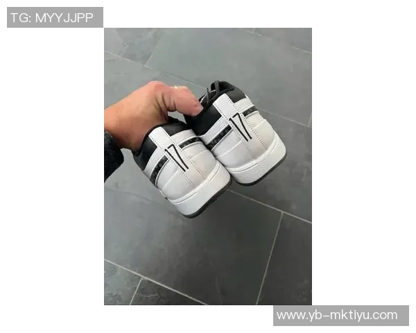 塔克晒出喷泡配色Book1PE球鞋引发热议超越布克本人魅力