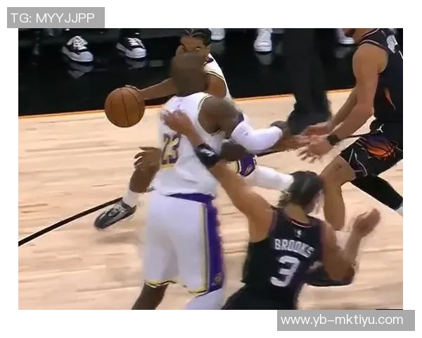 詹姆斯对狄龙犯规表示不满认为自己也曾因类似情况被罚T 詹姆斯对狄龙犯规表示不满认为自己也曾因类似情况被罚T